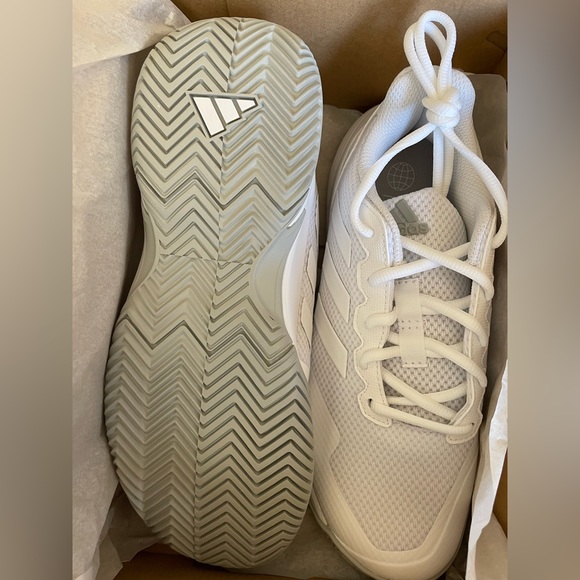 Adidas sneakers sz 8 - Picture 3 of 13